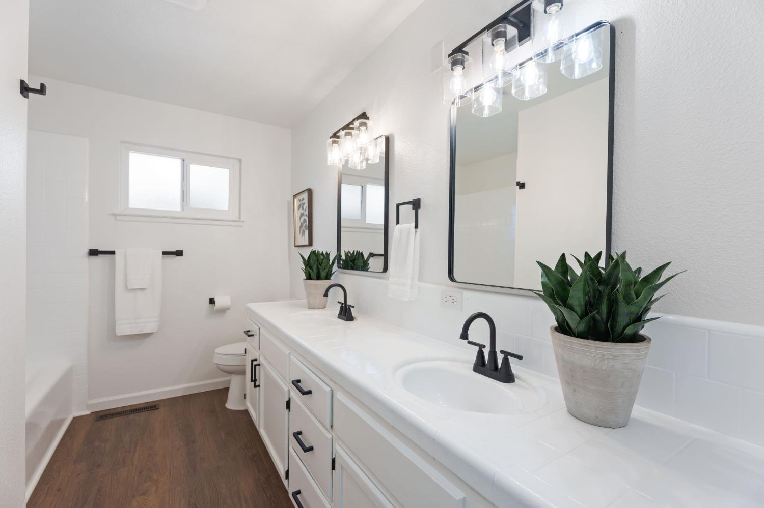 6804 N Backer Ave, Fresno, CA 93710