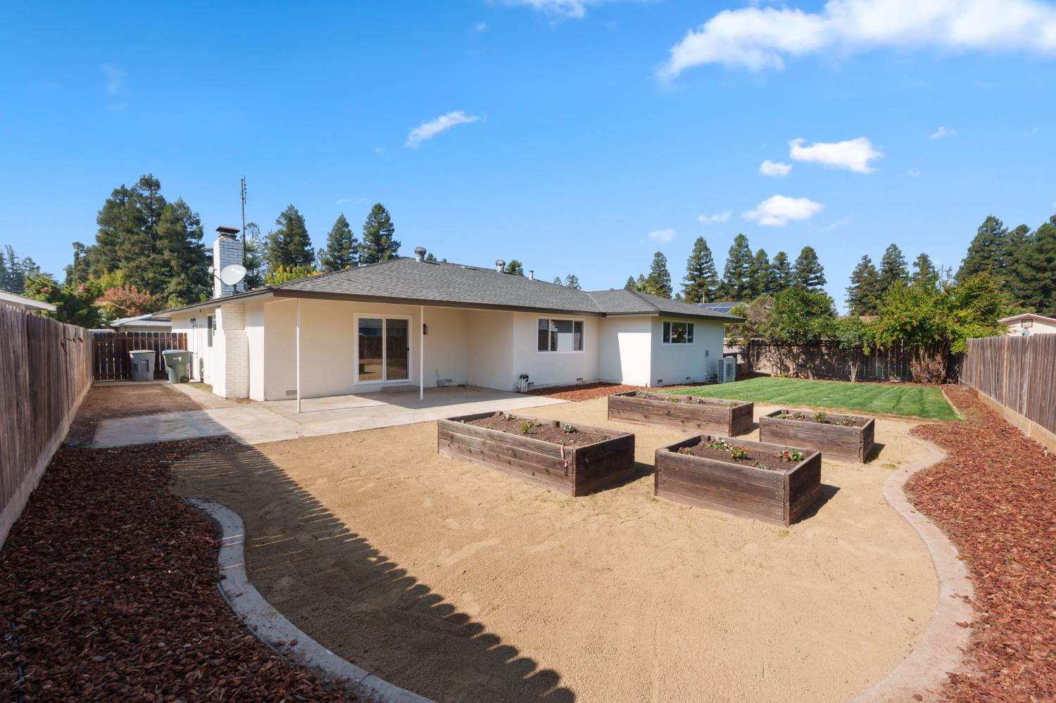 6804 N Backer Ave, Fresno, CA 93710