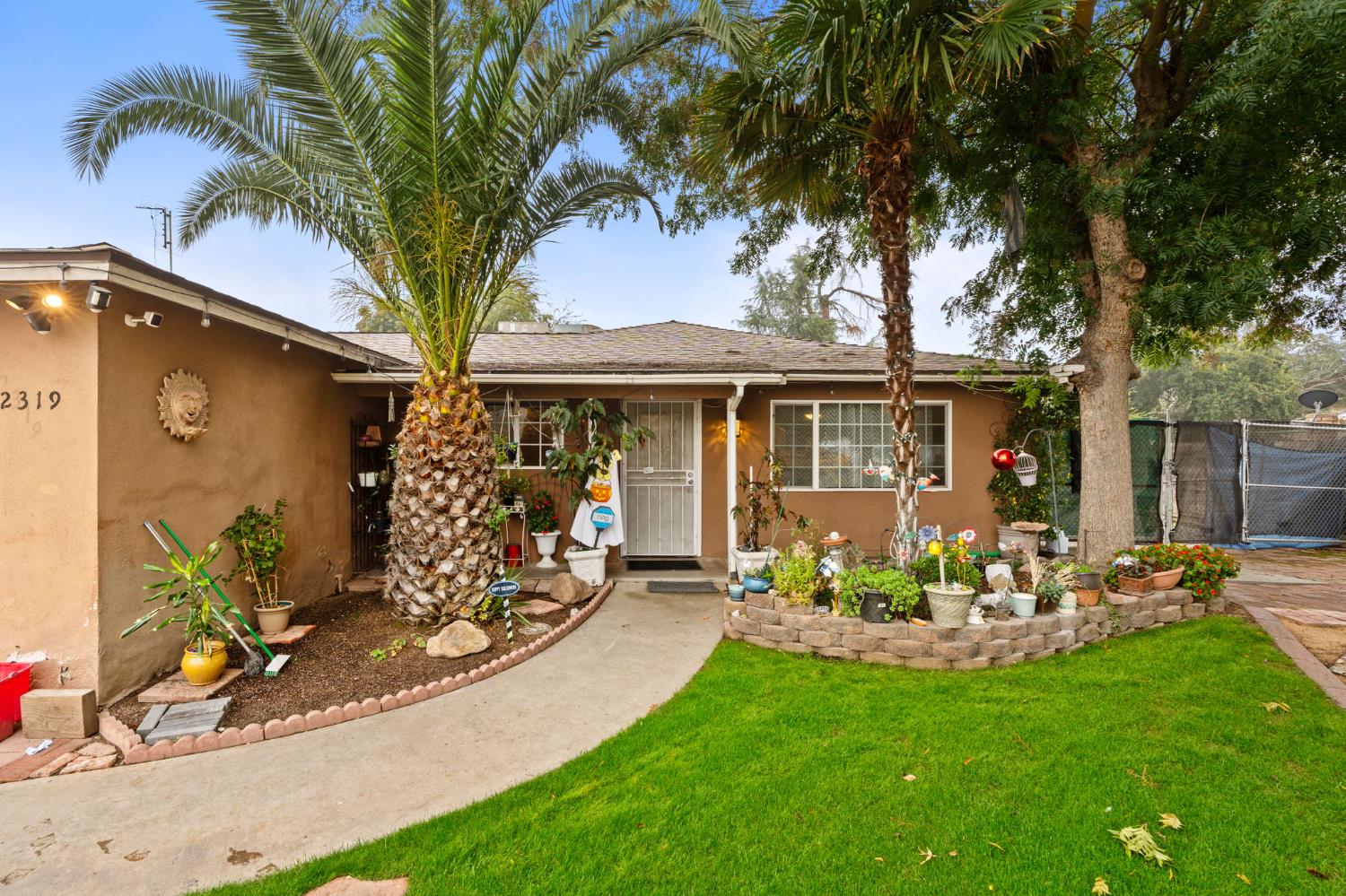 2319 W Acacia Ave, Fresno, CA 93705
