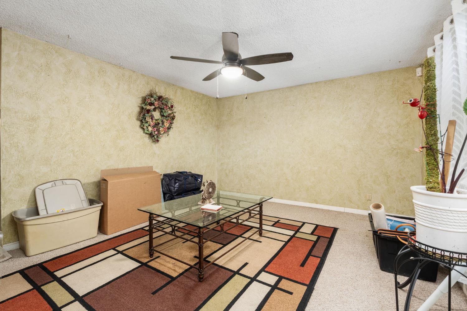 2319 W Acacia Ave, Fresno, CA 93705
