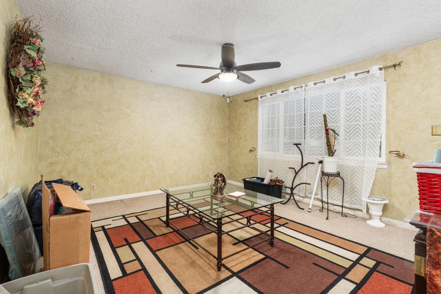 2319 W Acacia Ave, Fresno, CA 93705