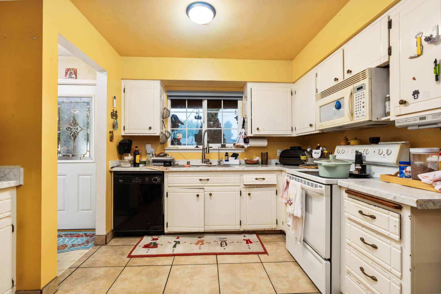 2319 W Acacia Ave, Fresno, CA 93705
