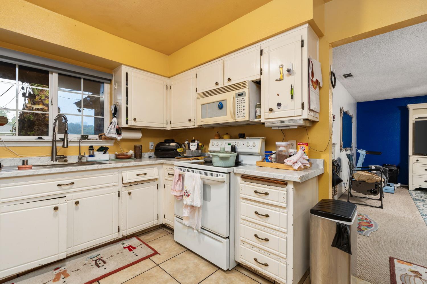 2319 W Acacia Ave, Fresno, CA 93705
