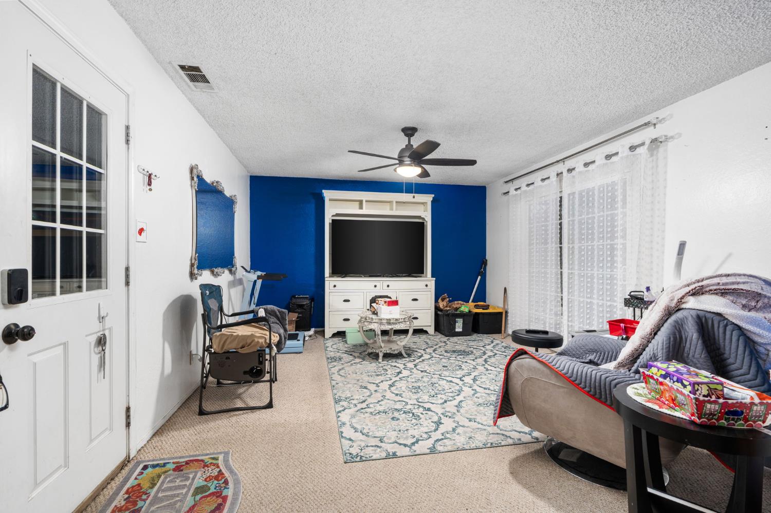 2319 W Acacia Ave, Fresno, CA 93705