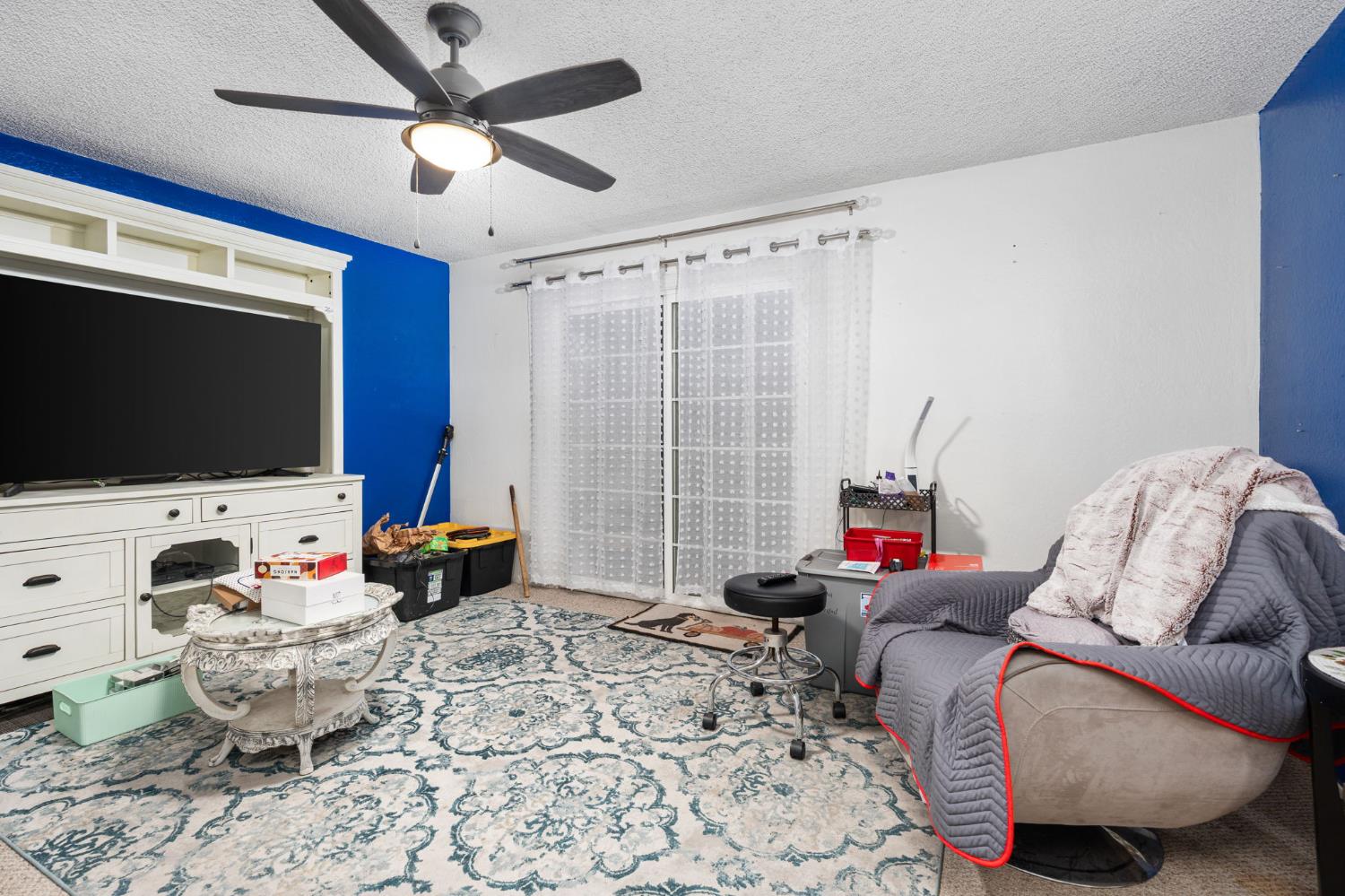 2319 W Acacia Ave, Fresno, CA 93705
