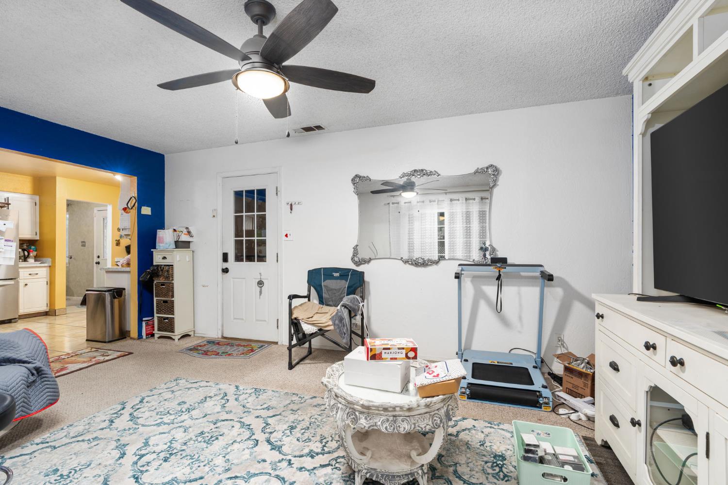2319 W Acacia Ave, Fresno, CA 93705