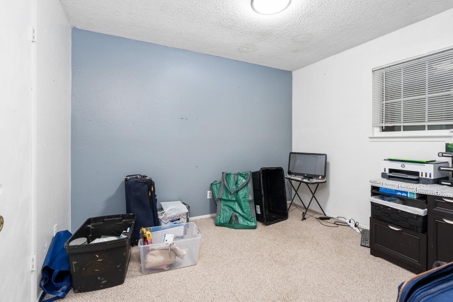 2319 W Acacia Ave, Fresno, CA 93705