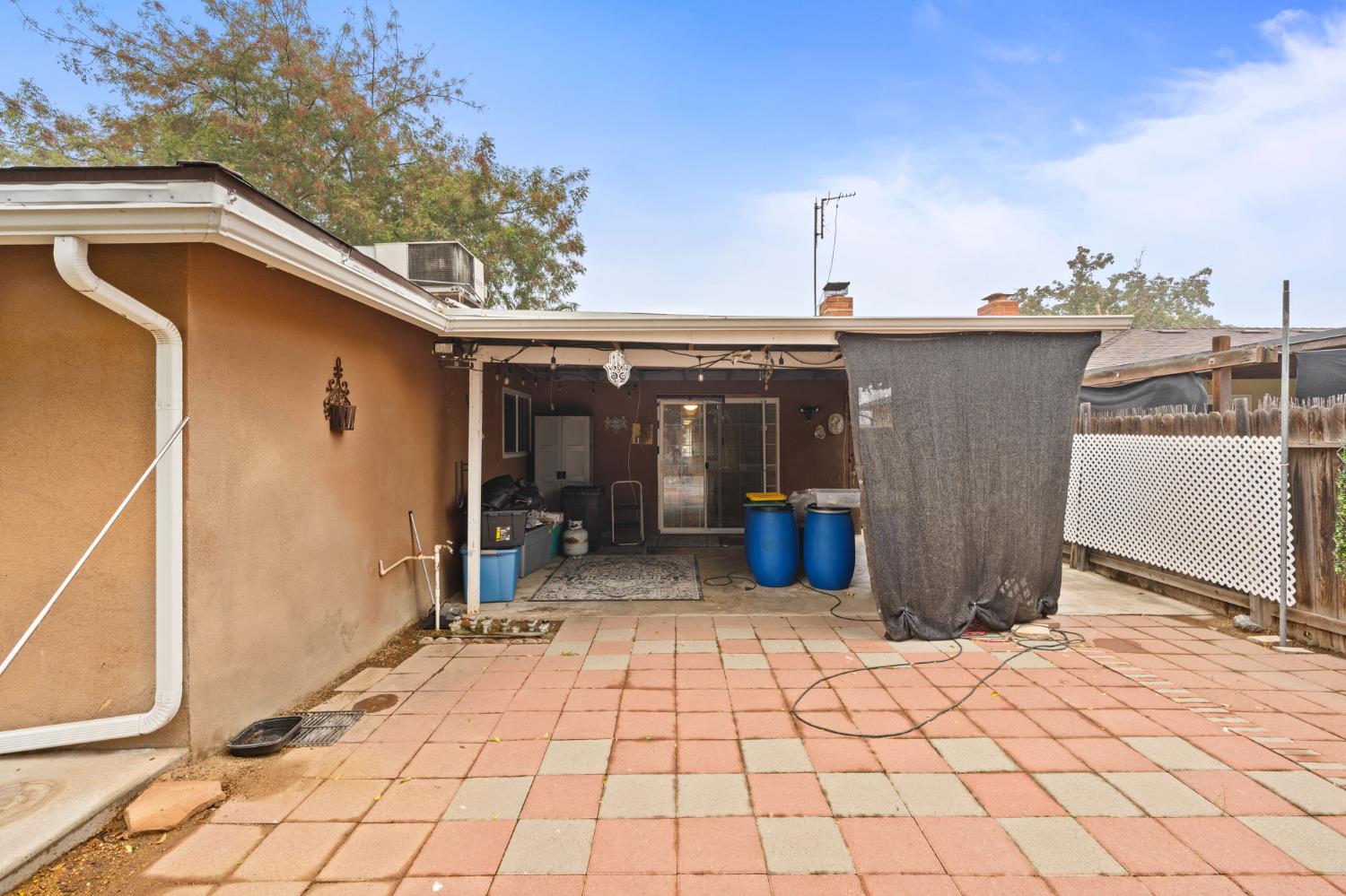 2319 W Acacia Ave, Fresno, CA 93705