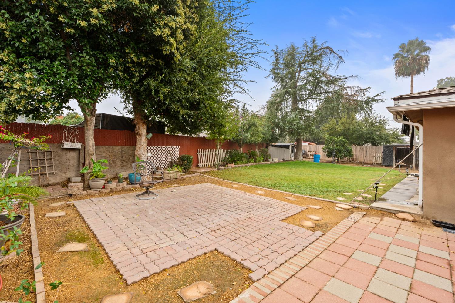 2319 W Acacia Ave, Fresno, CA 93705