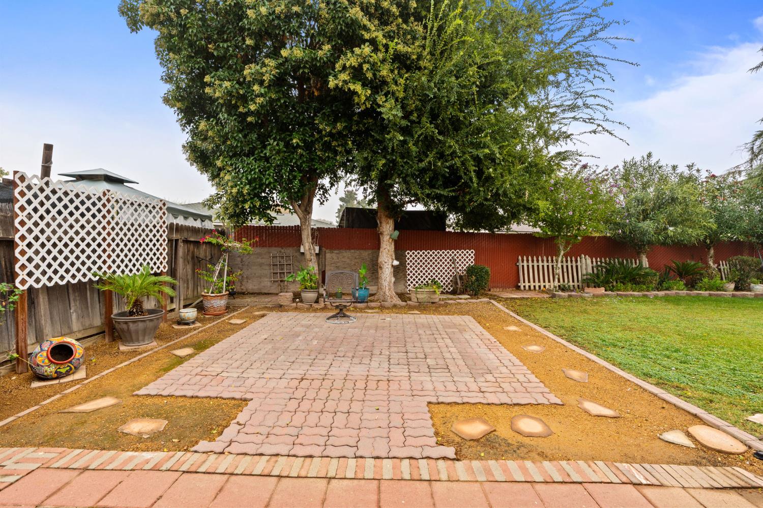 2319 W Acacia Ave, Fresno, CA 93705