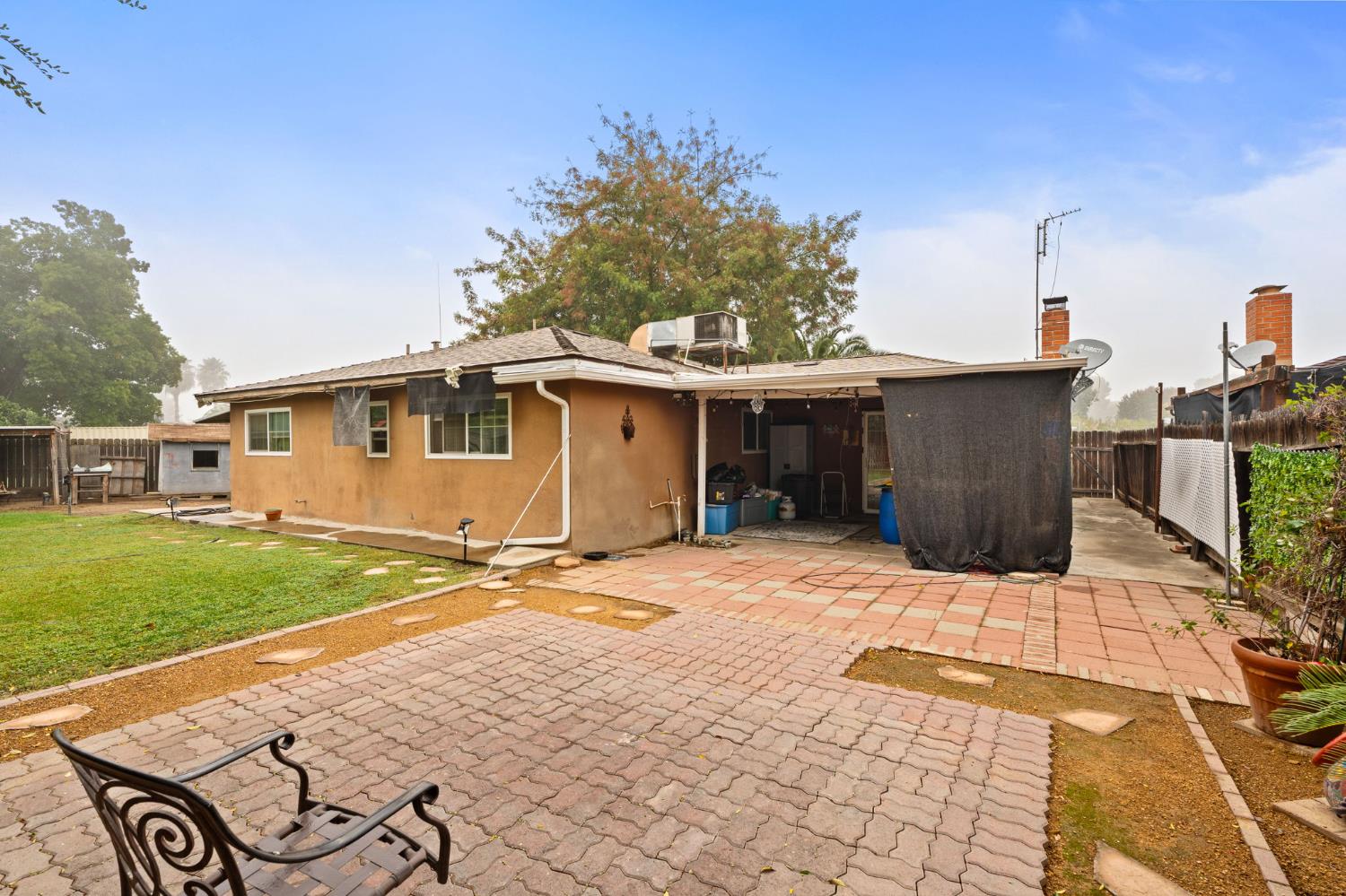 2319 W Acacia Ave, Fresno, CA 93705