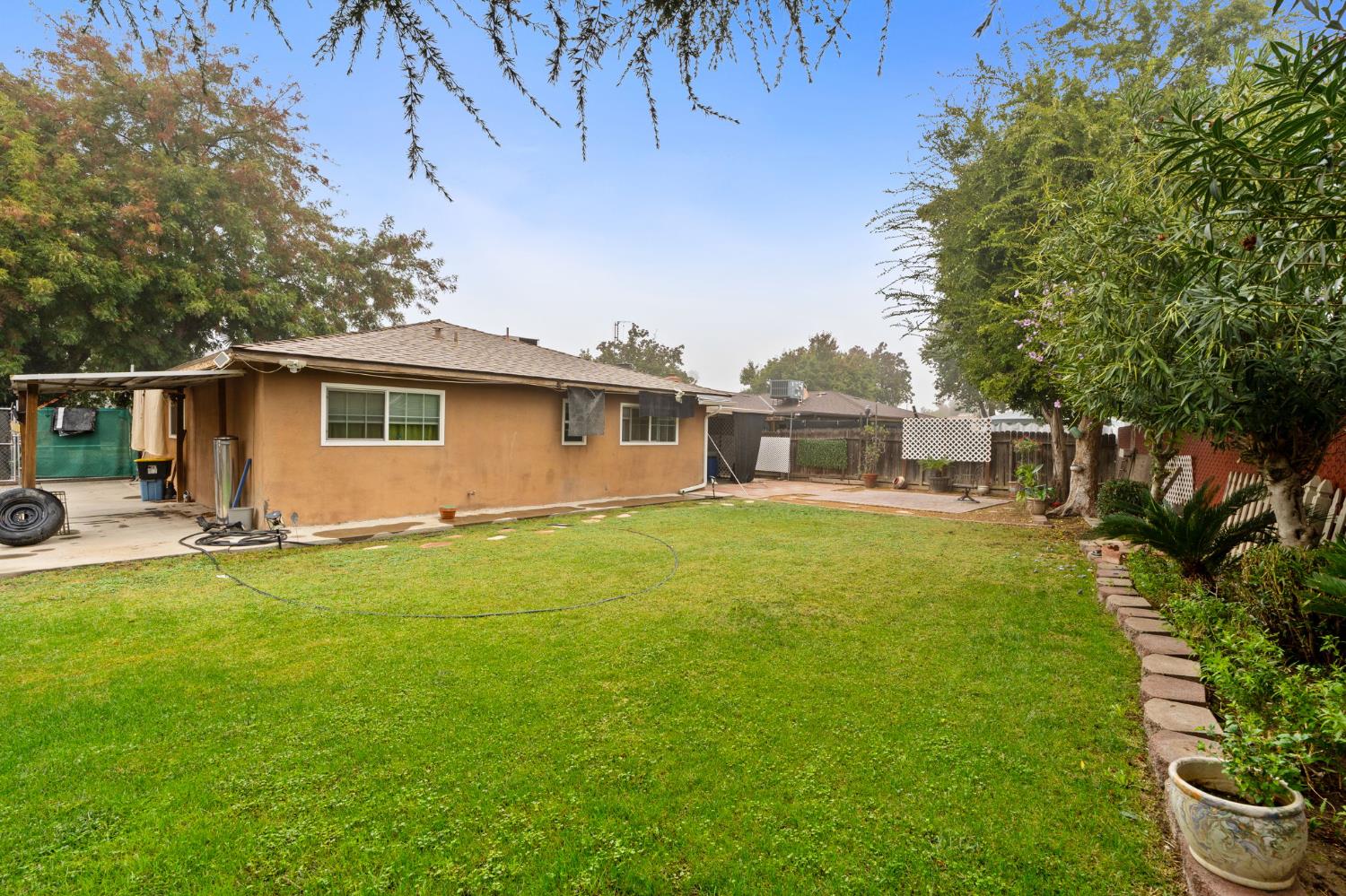 2319 W Acacia Ave, Fresno, CA 93705