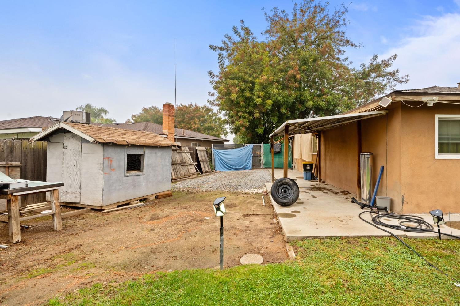 2319 W Acacia Ave, Fresno, CA 93705