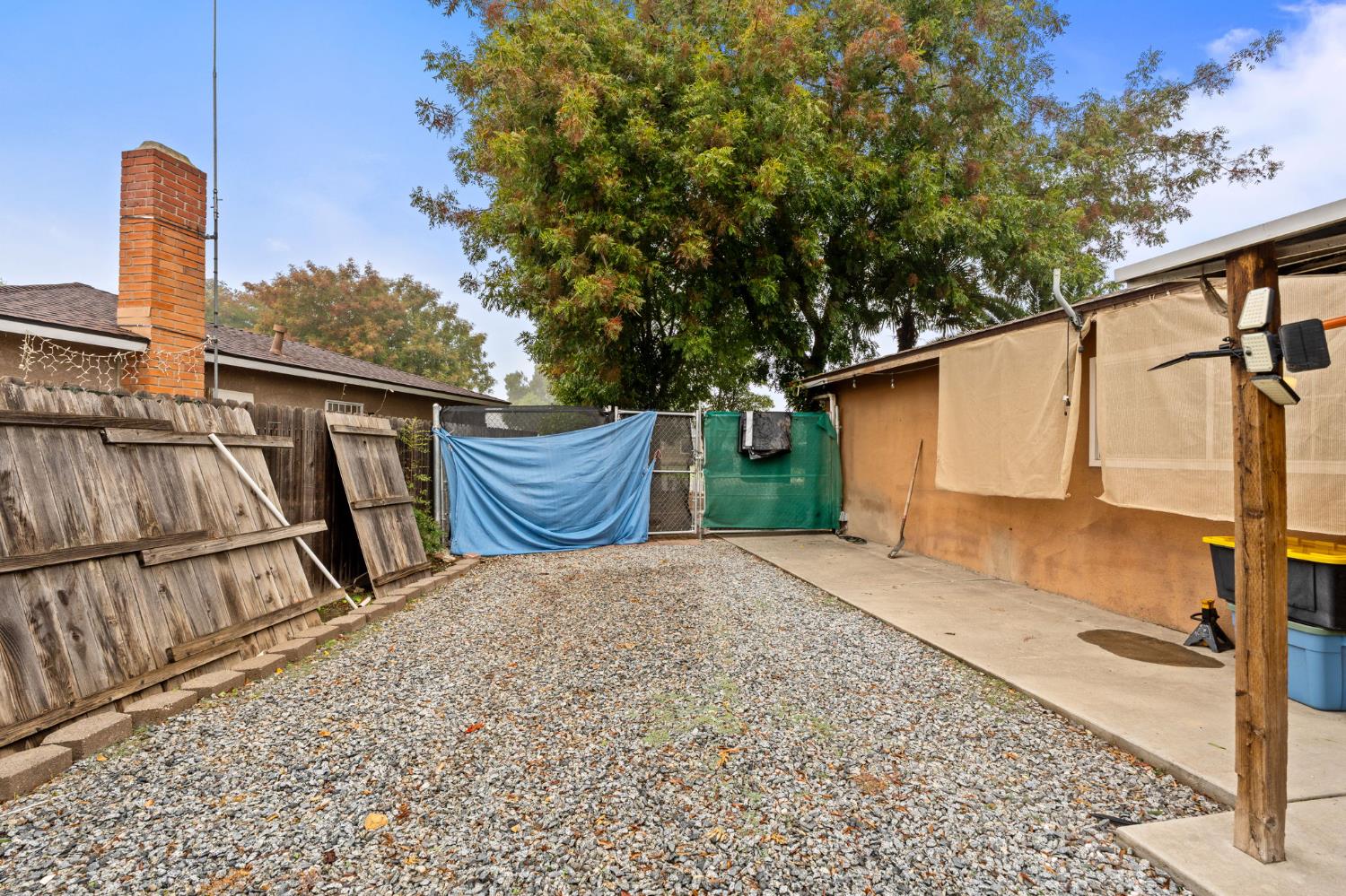 2319 W Acacia Ave, Fresno, CA 93705