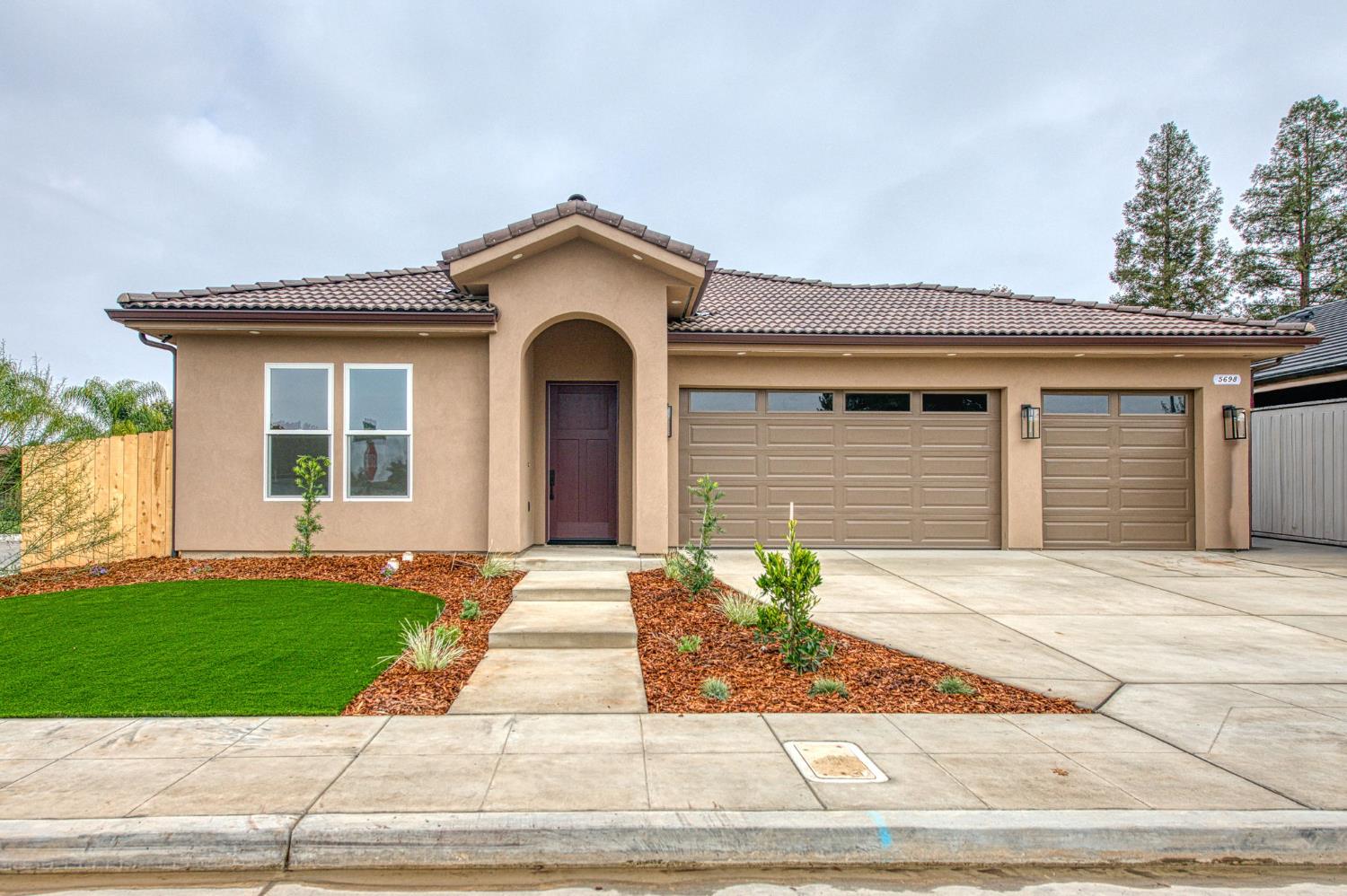 5698 W Mesa Ave, Fresno, CA 93722