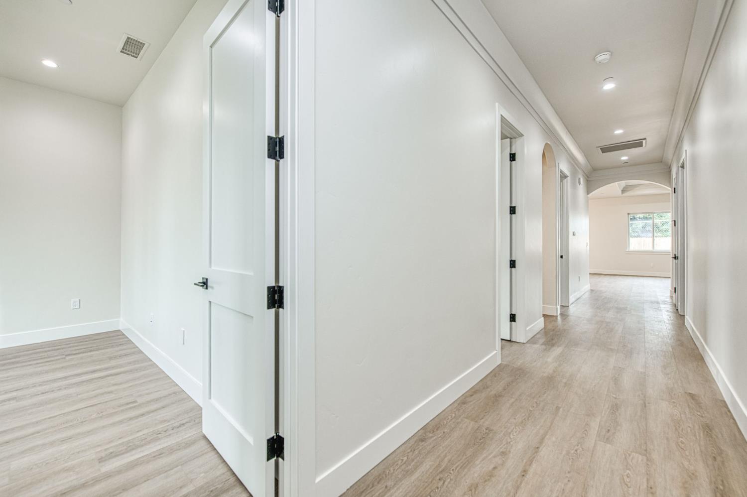 5698 W Mesa Ave, Fresno, CA 93722