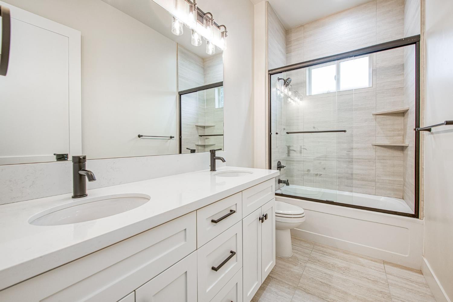 5698 W Mesa Ave, Fresno, CA 93722