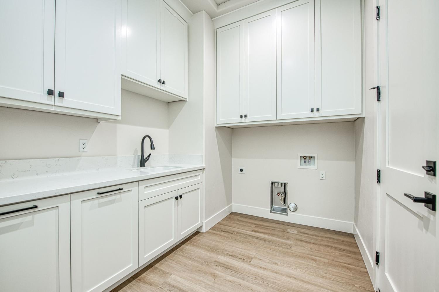 5698 W Mesa Ave, Fresno, CA 93722