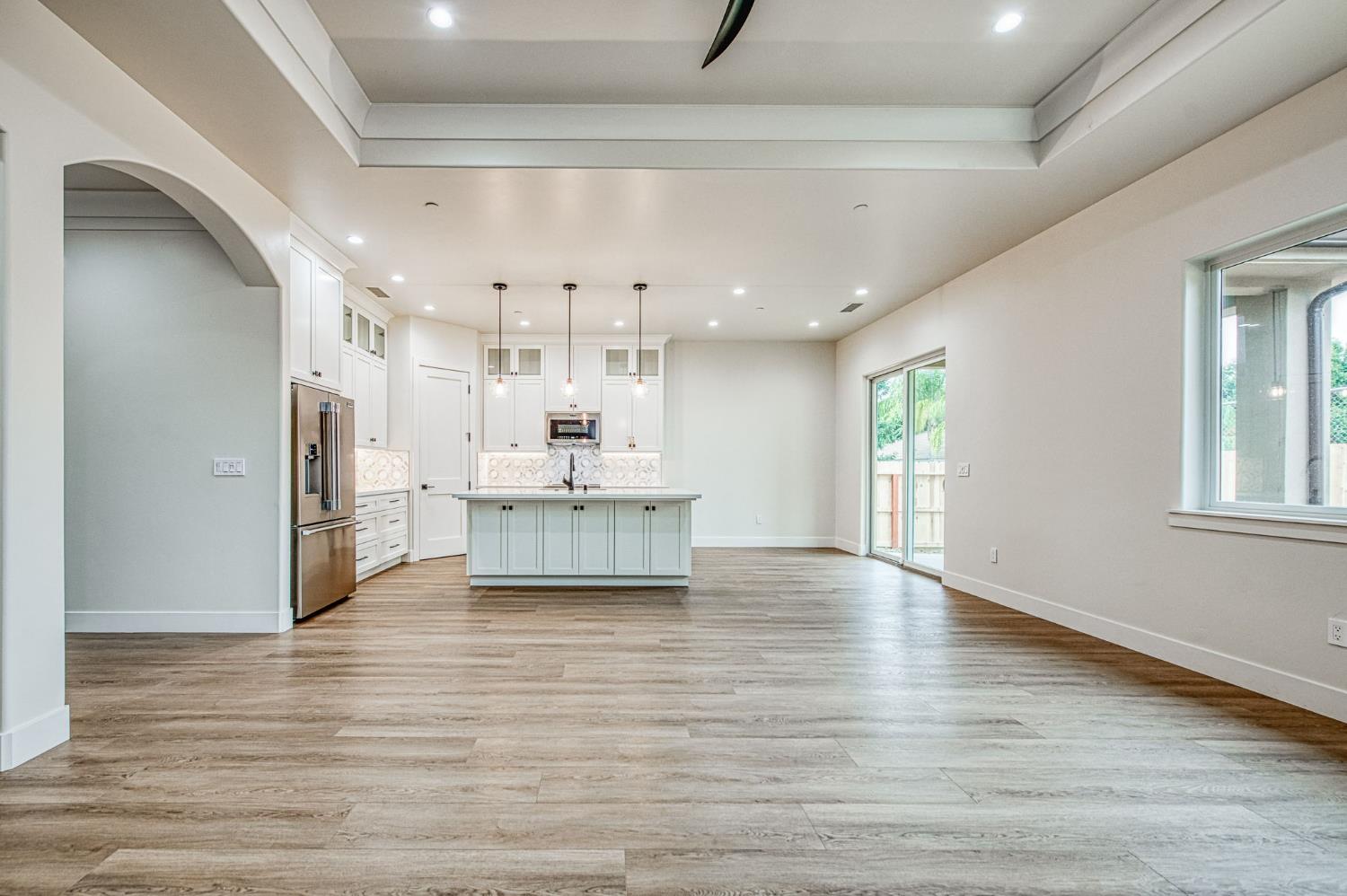 5698 W Mesa Ave, Fresno, CA 93722