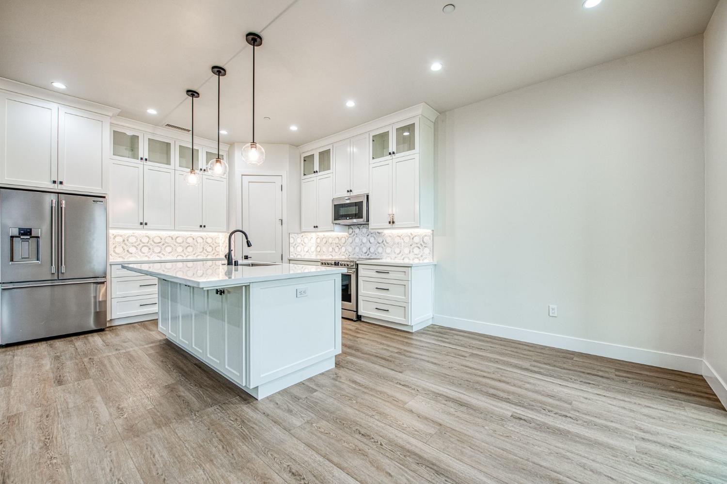 5698 W Mesa Ave, Fresno, CA 93722