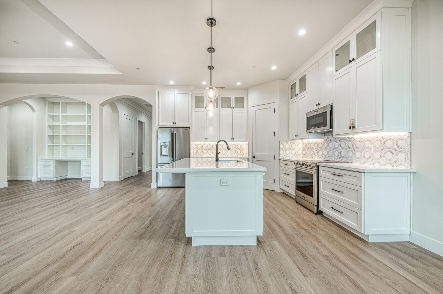 5698 W Mesa Ave, Fresno, CA 93722