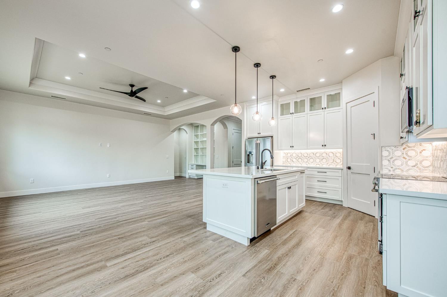 5698 W Mesa Ave, Fresno, CA 93722