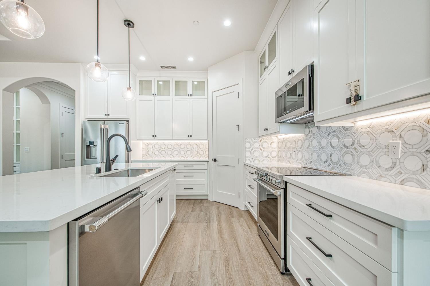 5698 W Mesa Ave, Fresno, CA 93722