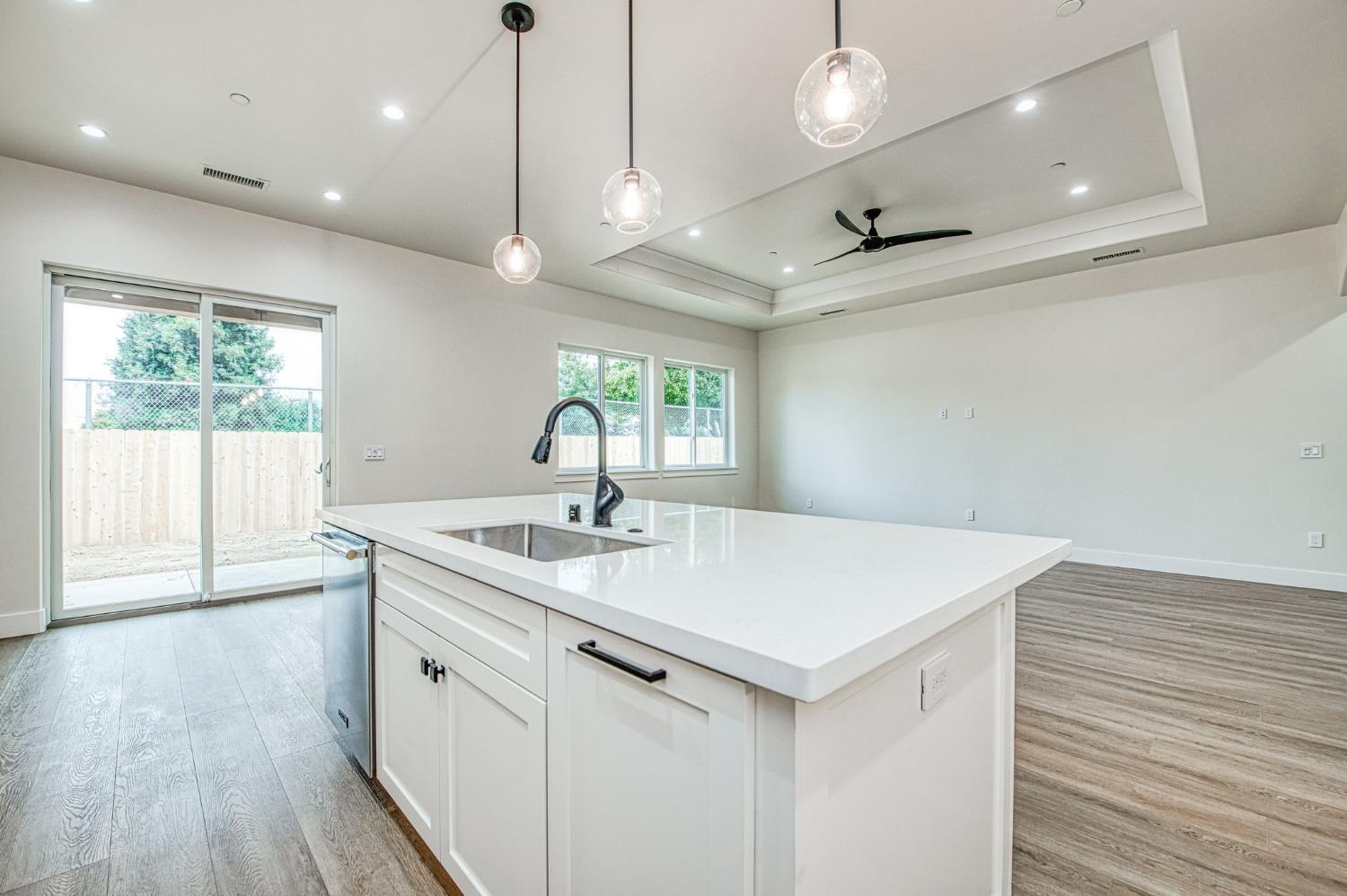 5698 W Mesa Ave, Fresno, CA 93722