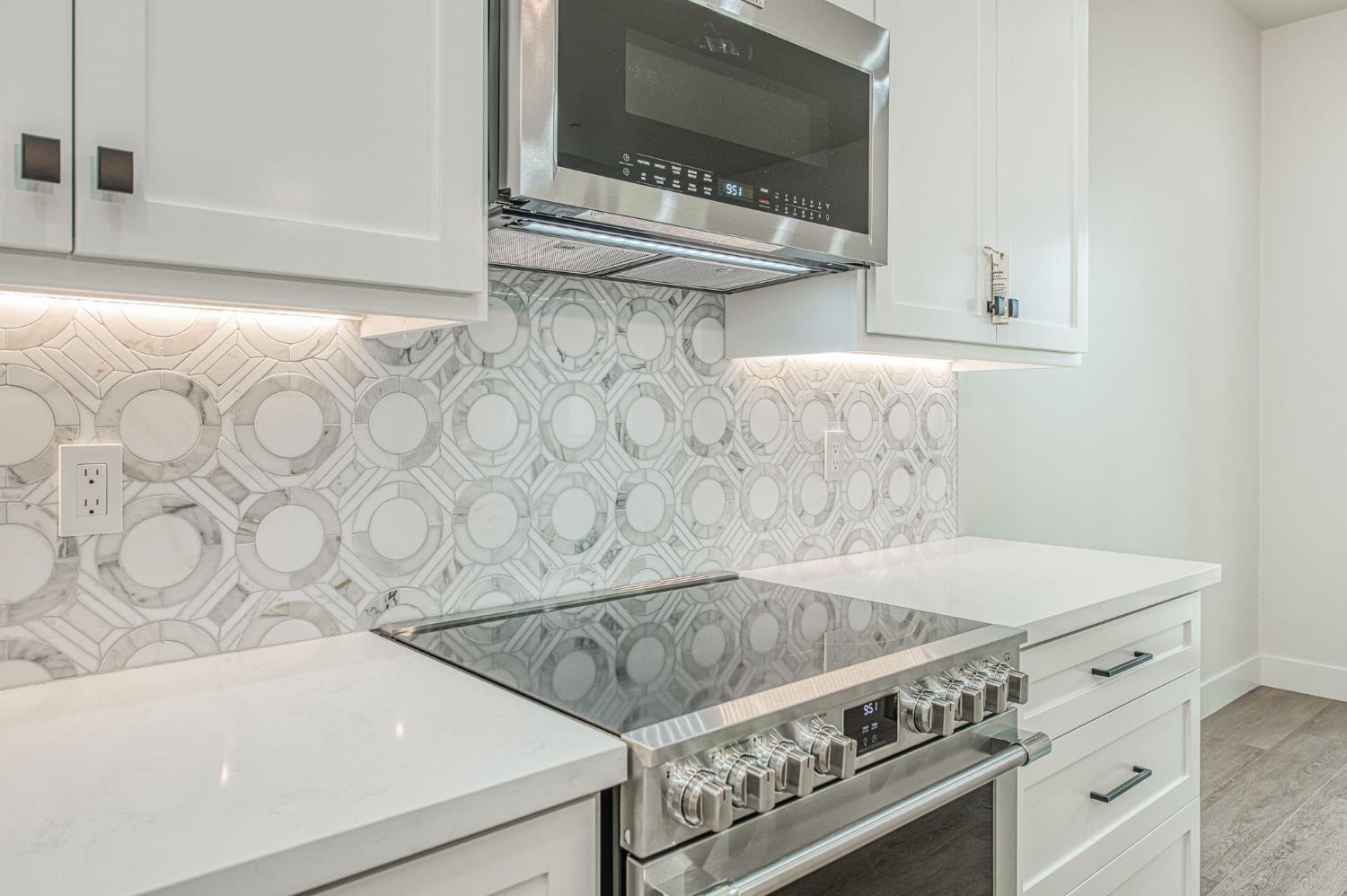 5698 W Mesa Ave, Fresno, CA 93722