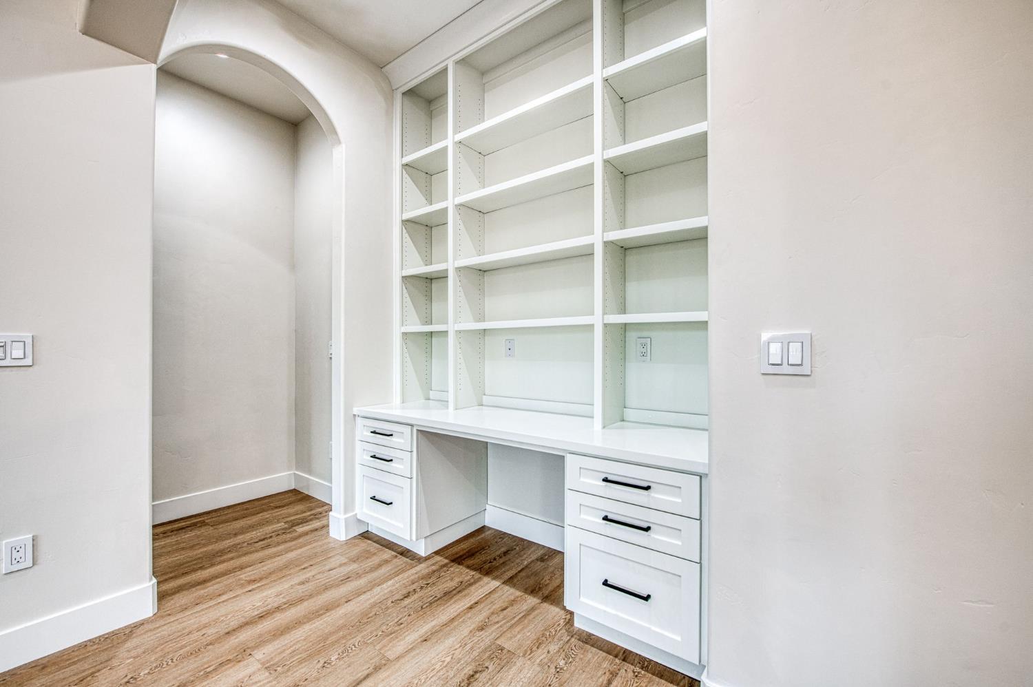 5698 W Mesa Ave, Fresno, CA 93722