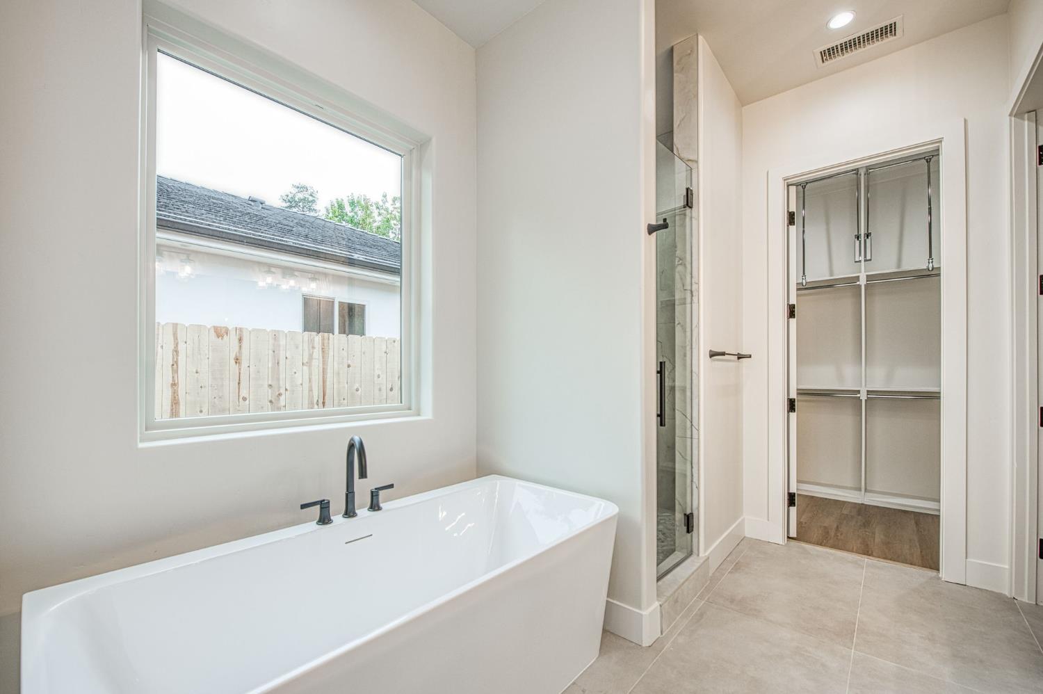 5698 W Mesa Ave, Fresno, CA 93722