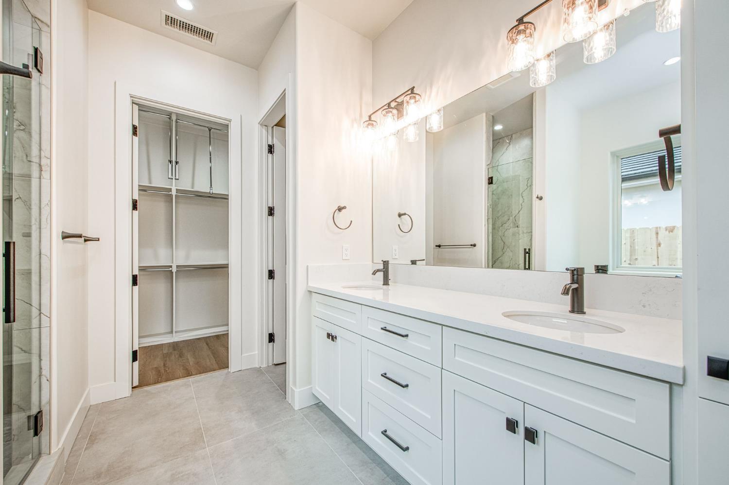 5698 W Mesa Ave, Fresno, CA 93722