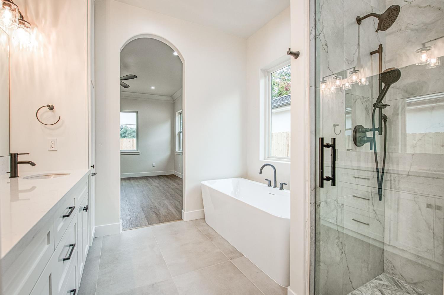 5698 W Mesa Ave, Fresno, CA 93722