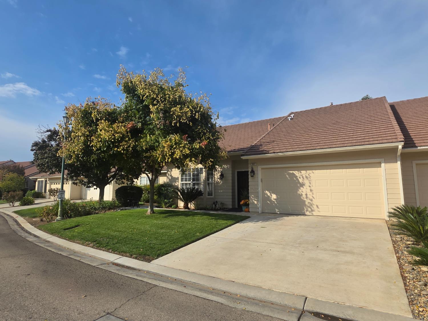 337 Village Dr, Dinuba, CA 93618