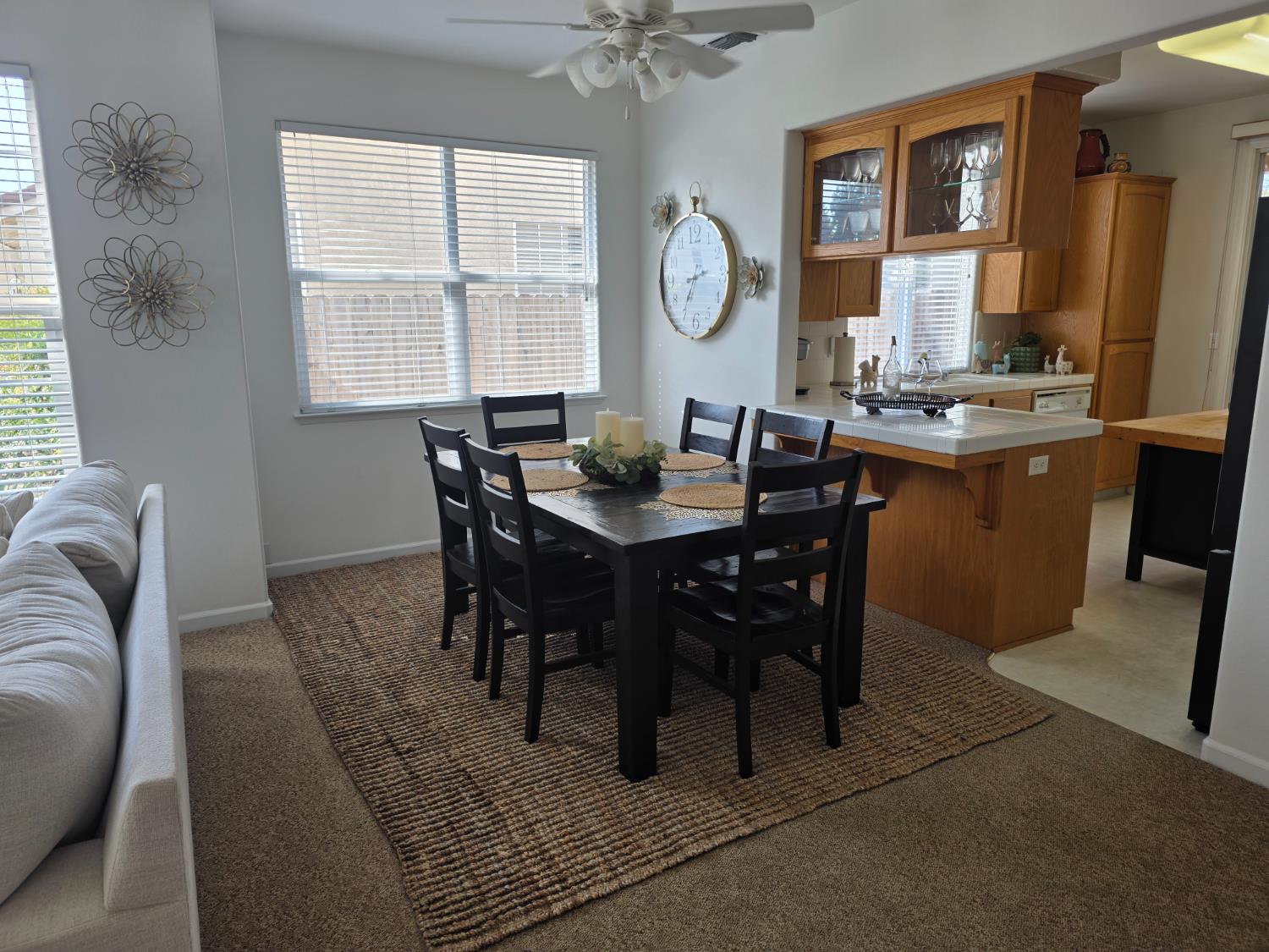 337 Village Dr, Dinuba, CA 93618