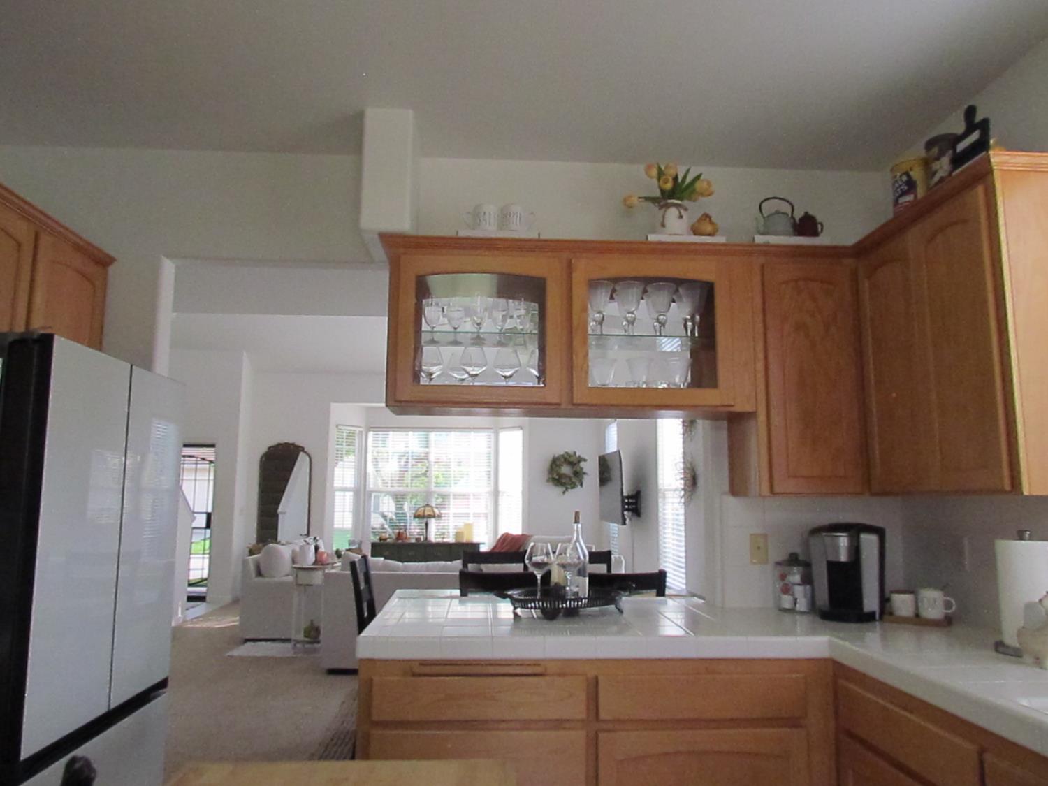 337 Village Dr, Dinuba, CA 93618