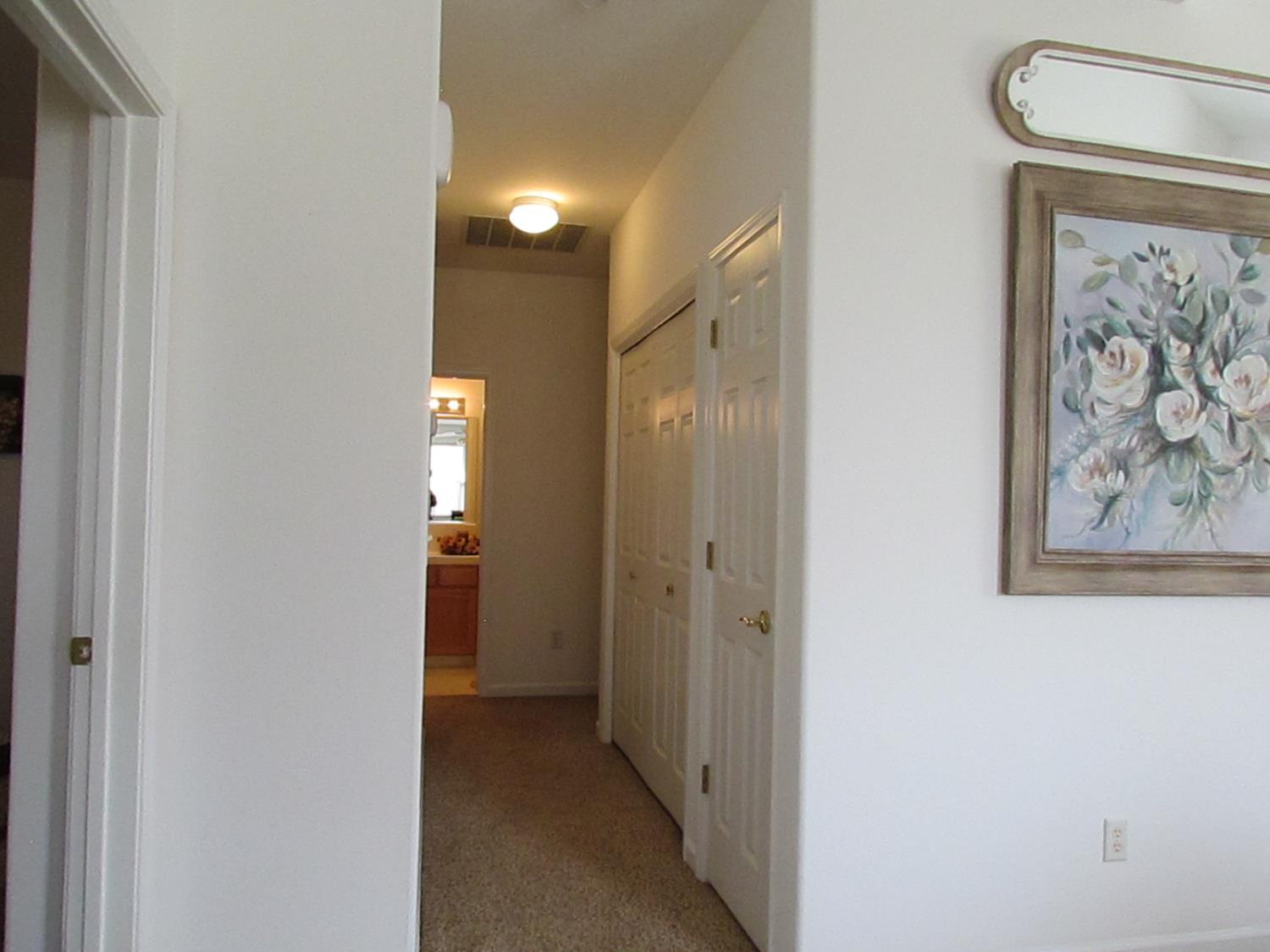 337 Village Dr, Dinuba, CA 93618