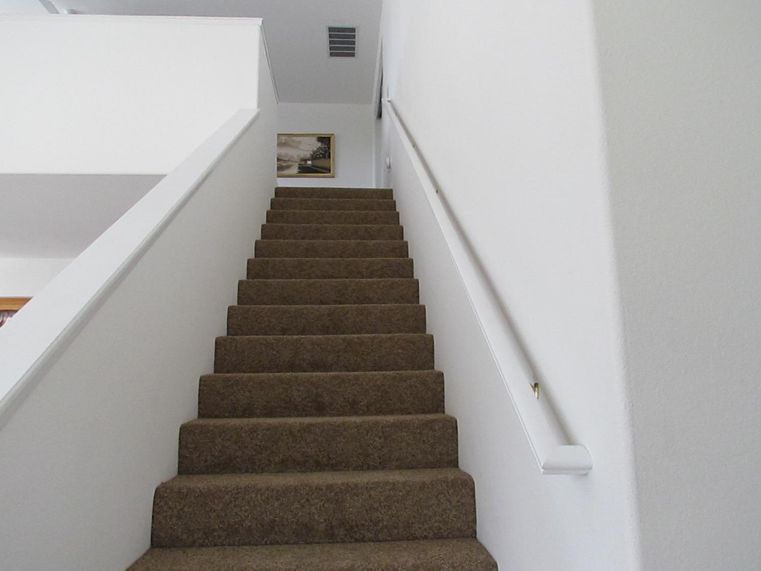 337 Village Dr, Dinuba, CA 93618