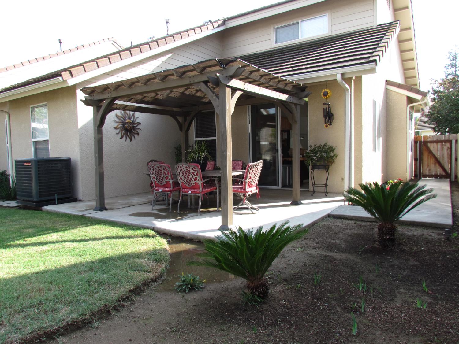 337 Village Dr, Dinuba, CA 93618