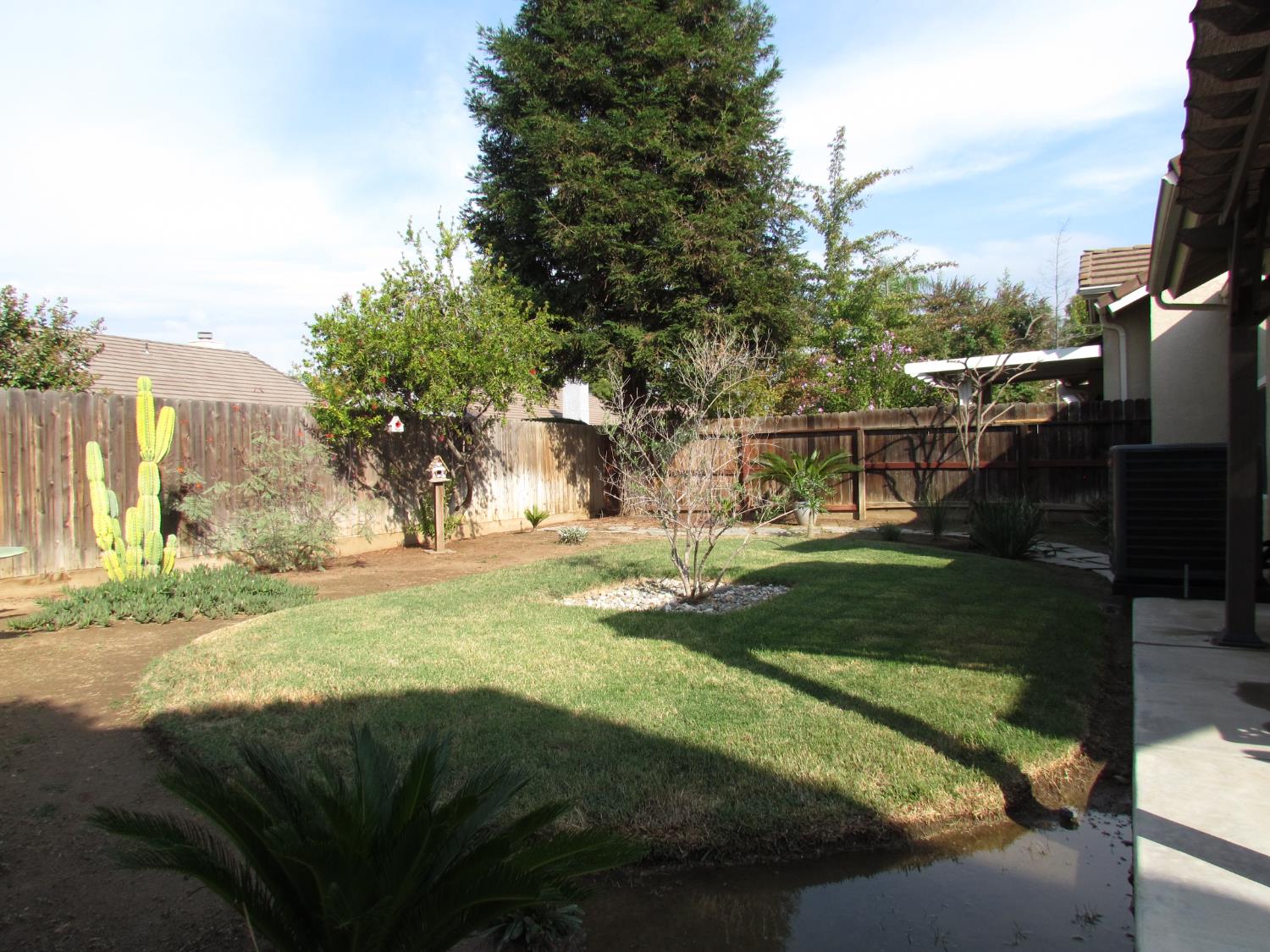 337 Village Dr, Dinuba, CA 93618