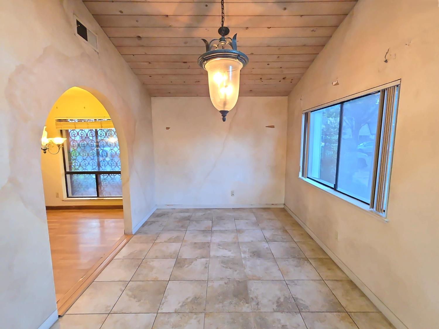 5064 N Wishon Ave #A, Fresno, CA 93704