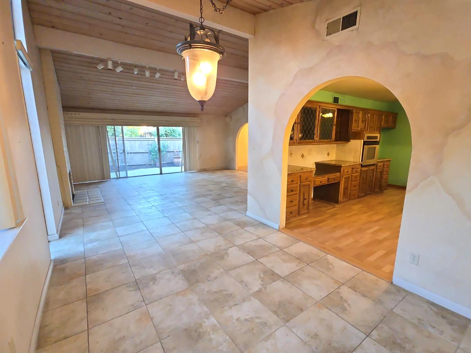 5064 N Wishon Ave #A, Fresno, CA 93704