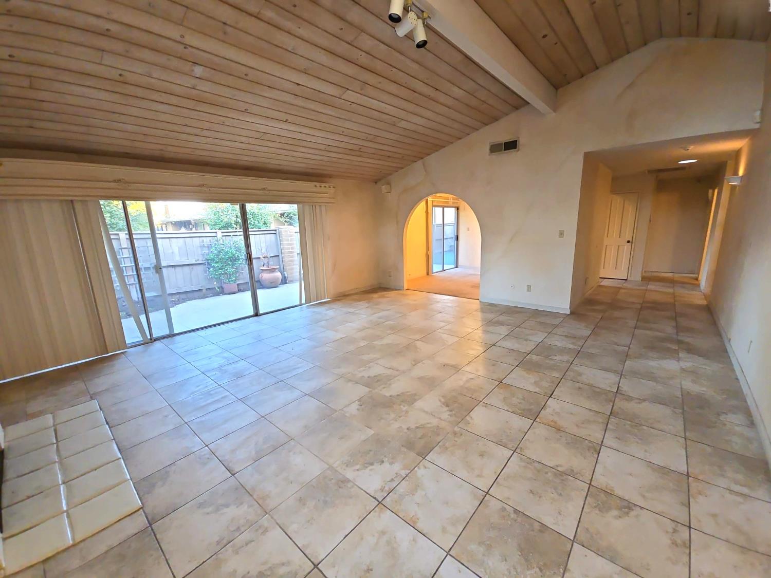 5064 N Wishon Ave #A, Fresno, CA 93704