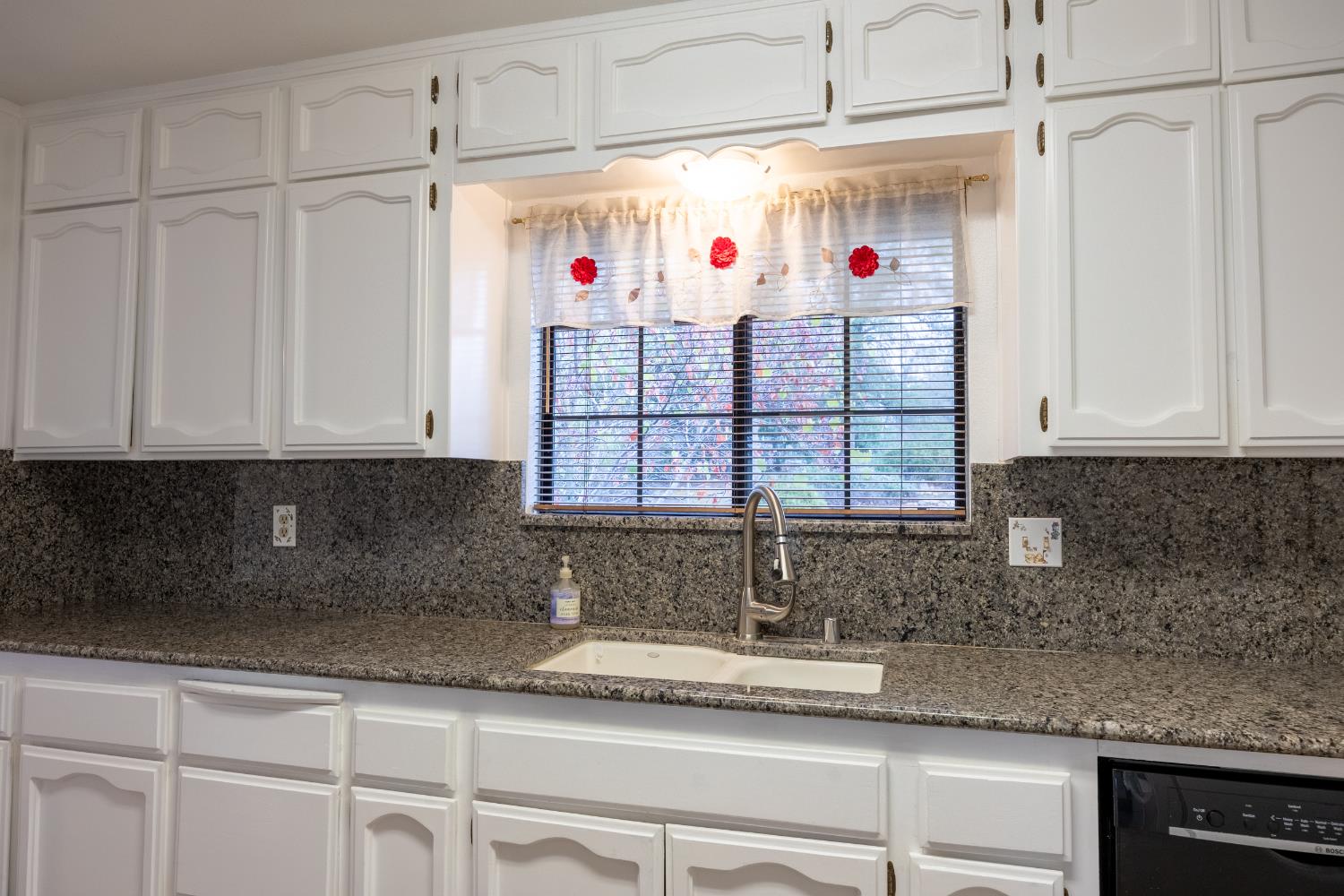 42058 Wild Stallion Ct, Coarsegold, CA 93614