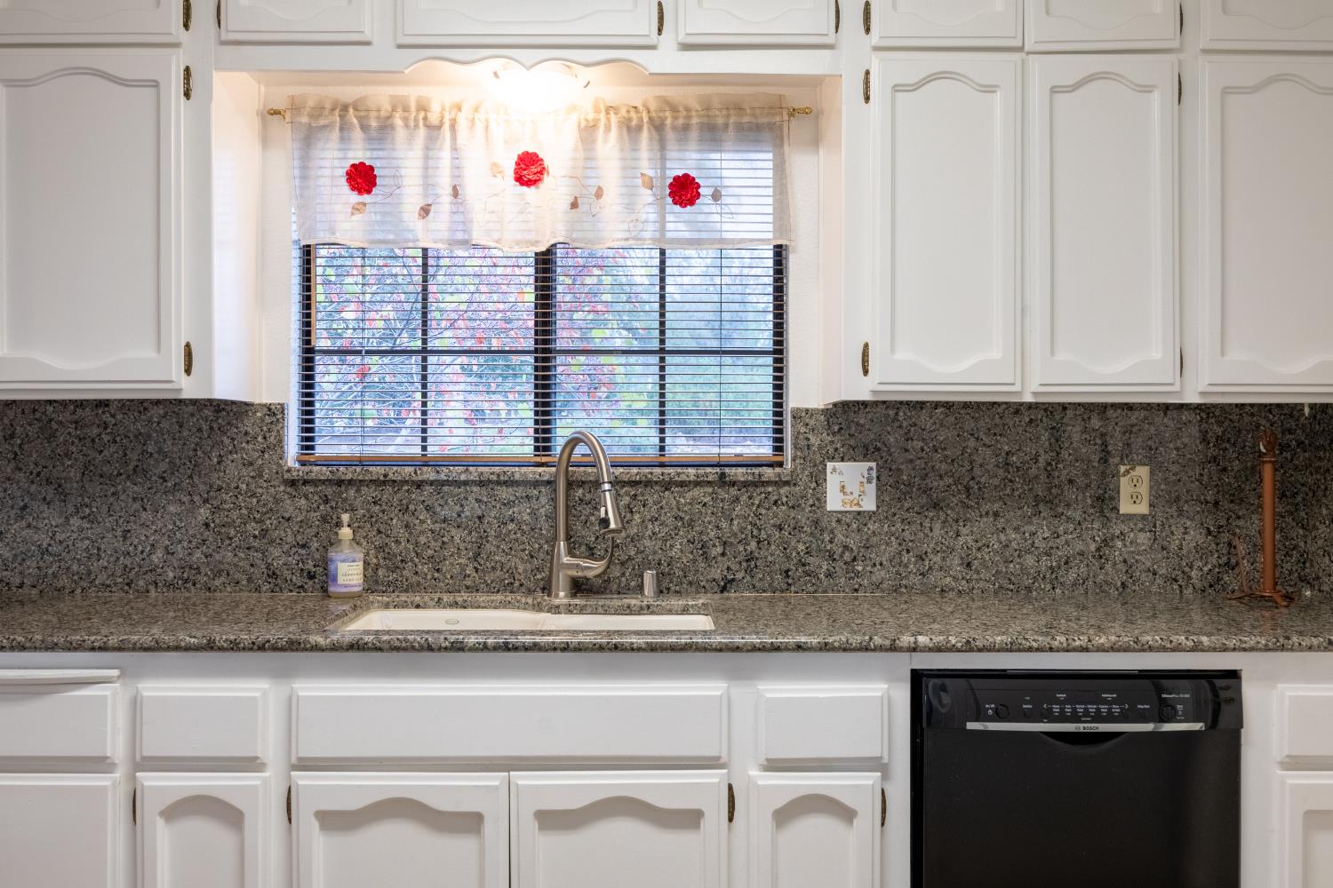 42058 Wild Stallion Ct, Coarsegold, CA 93614