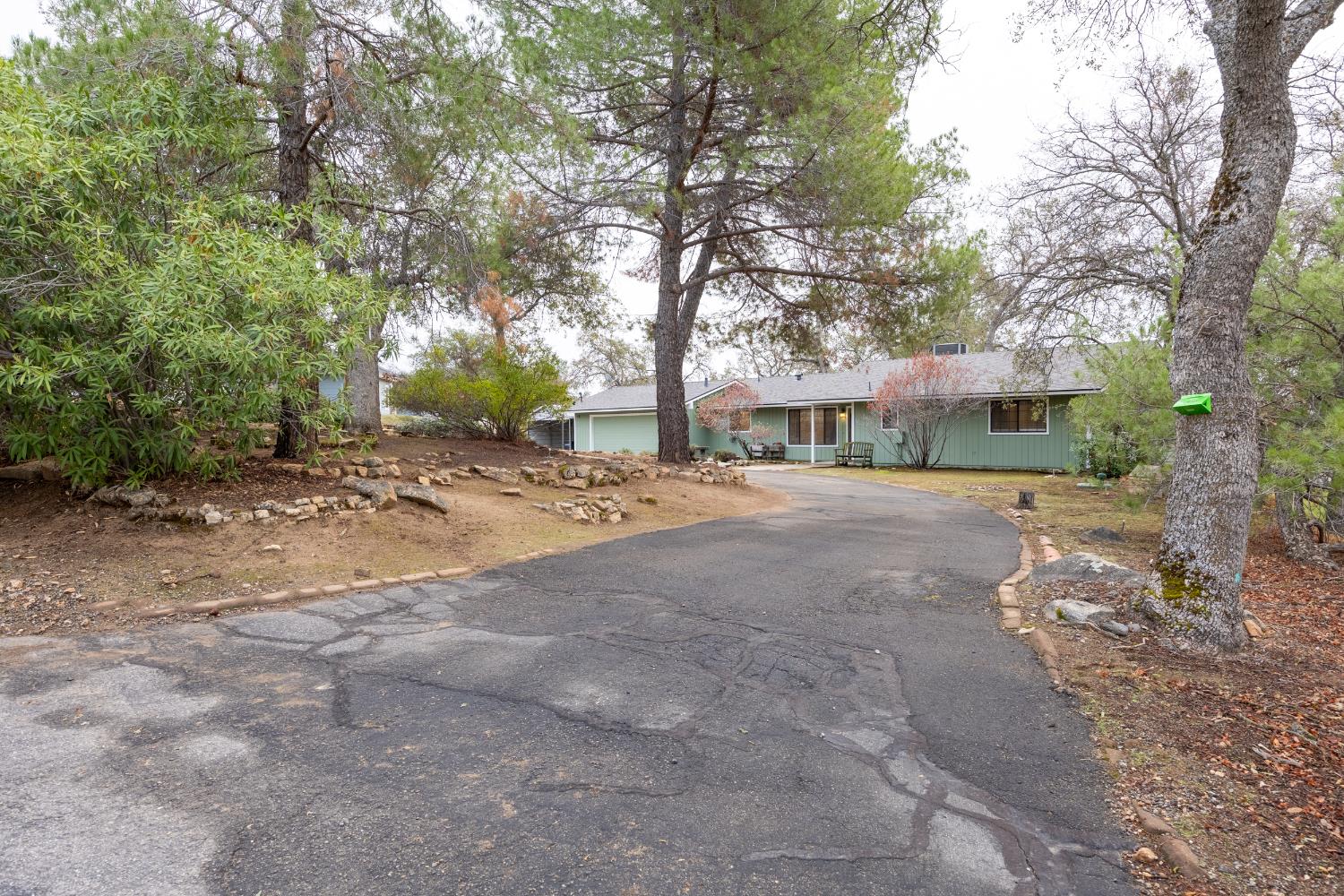 42058 Wild Stallion Ct, Coarsegold, CA 93614