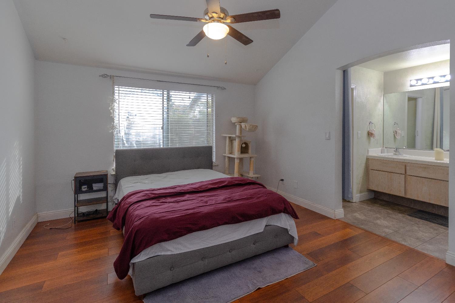 2189 E Pinedale Ave, Fresno, CA 93720