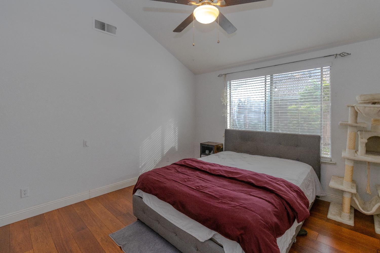 2189 E Pinedale Ave, Fresno, CA 93720