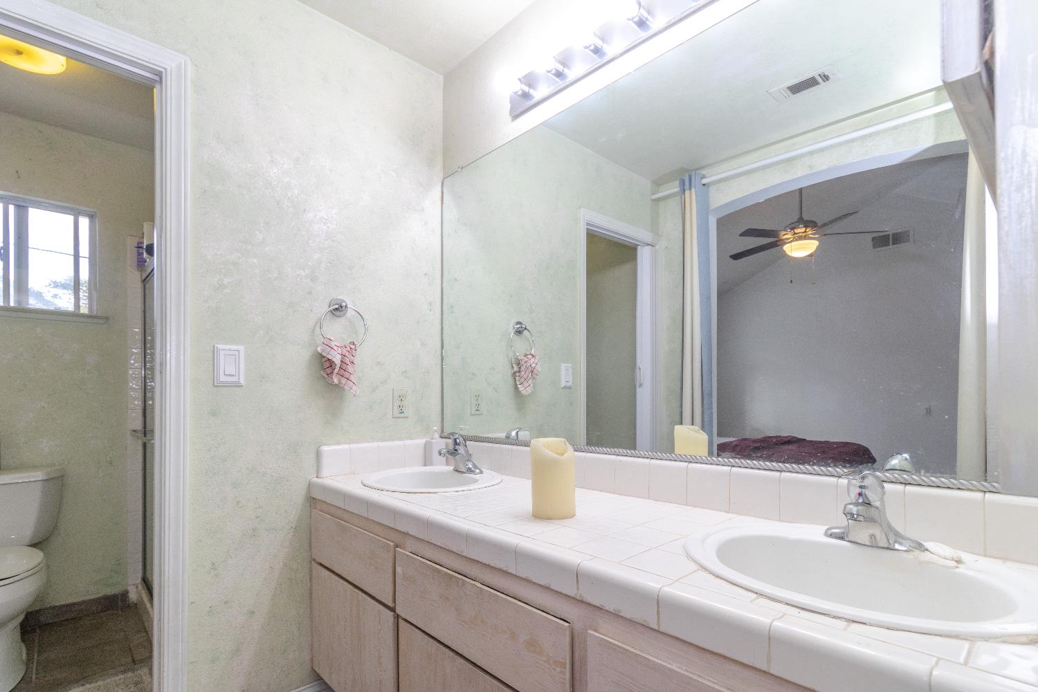 2189 E Pinedale Ave, Fresno, CA 93720