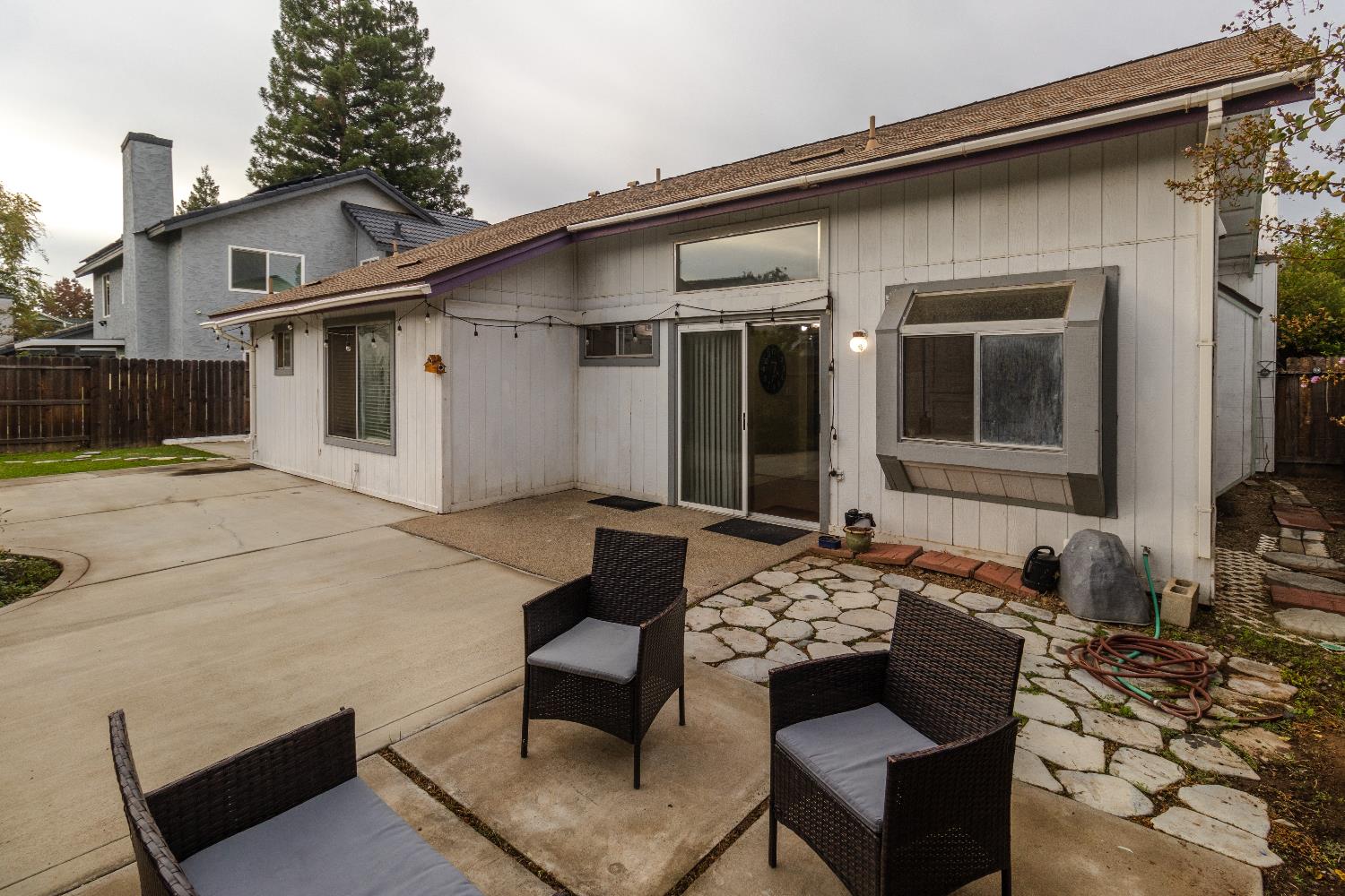 2189 E Pinedale Ave, Fresno, CA 93720